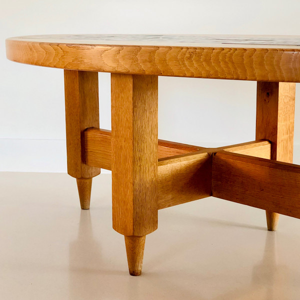 Table basse ovale de Guillerme et Chambron pour "Votre maison", France années 60