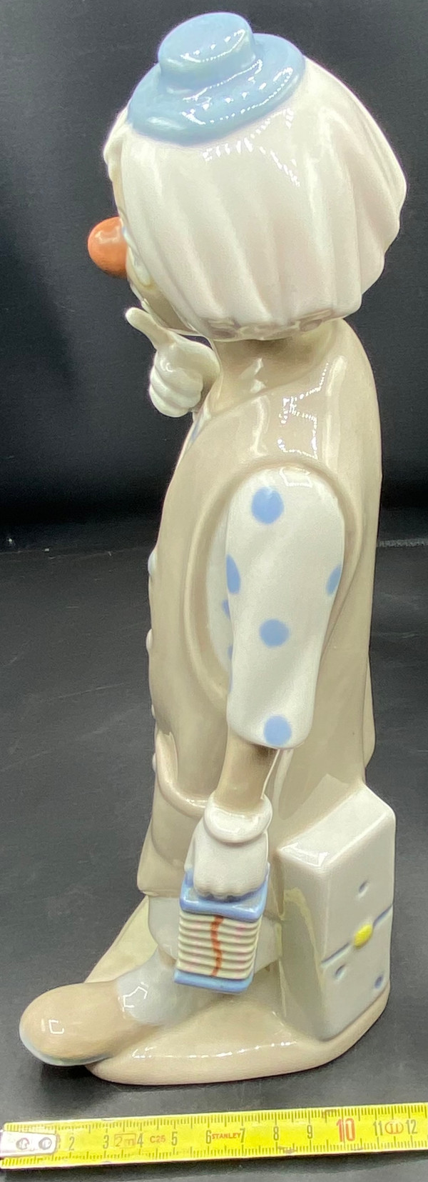 PORCELAIN CLOWN