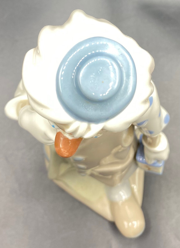 PORCELAIN CLOWN