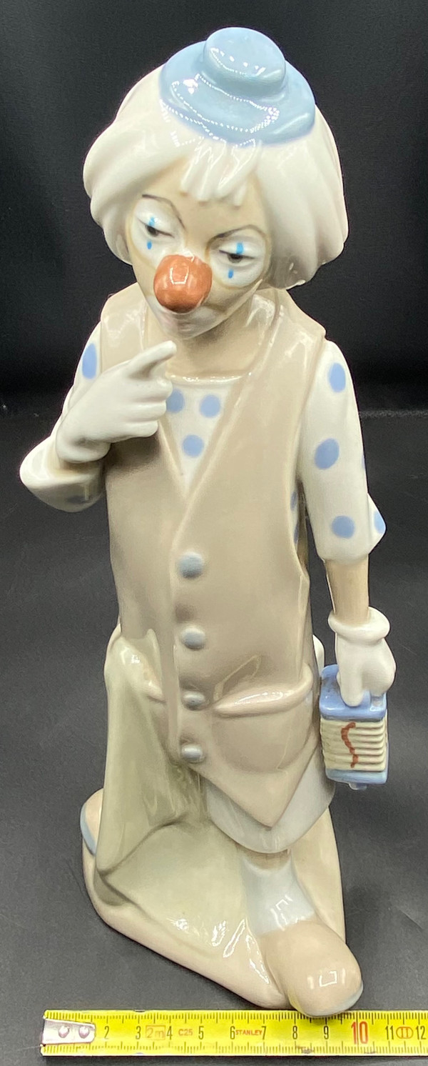 PORCELAIN CLOWN