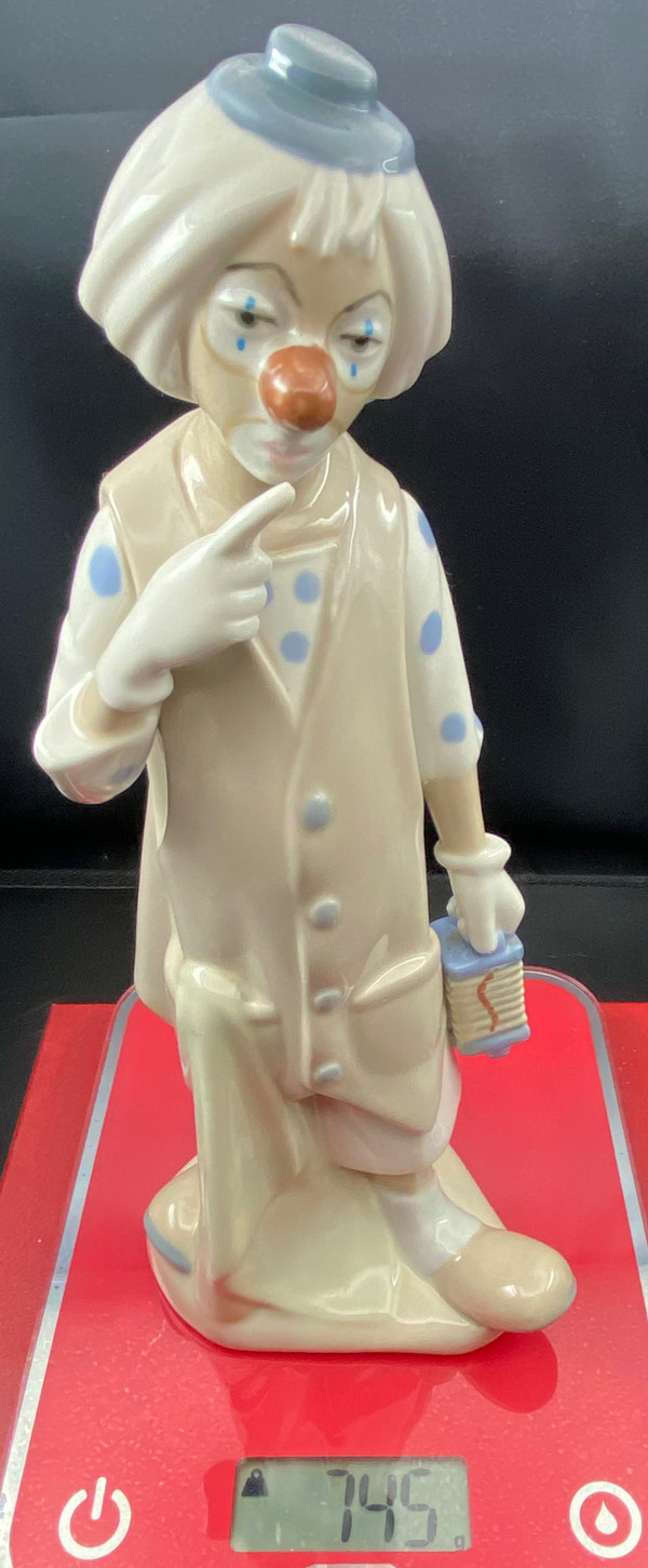 PORCELAIN CLOWN