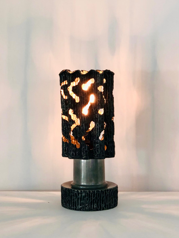 Lampe brutaliste en étain, Italie années 60