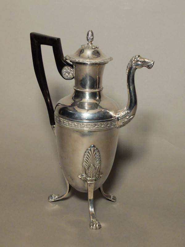 Massiver Silberkrug mit Pferdekopf