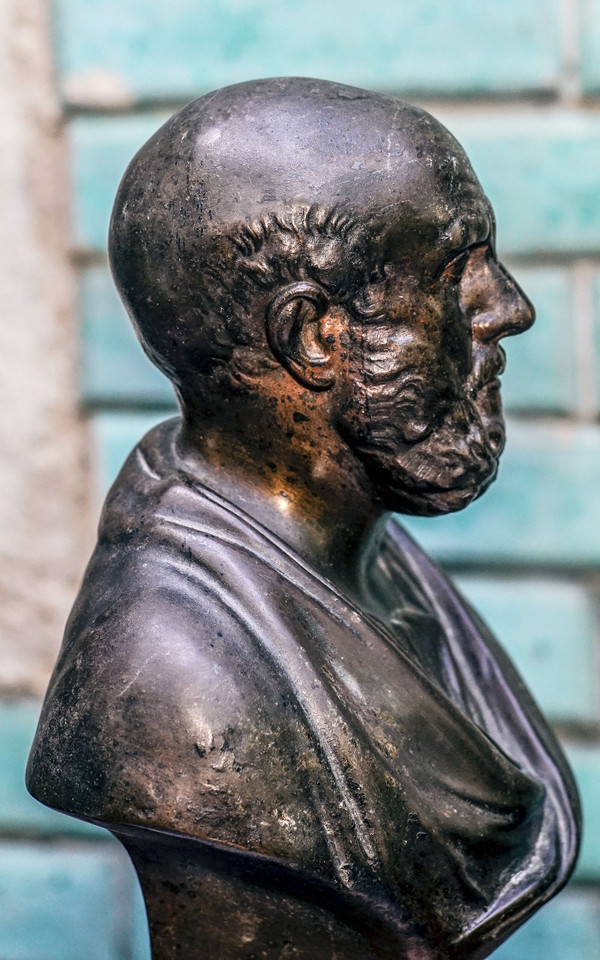 IPPOCRATE busto regolato su marmo 33 cm