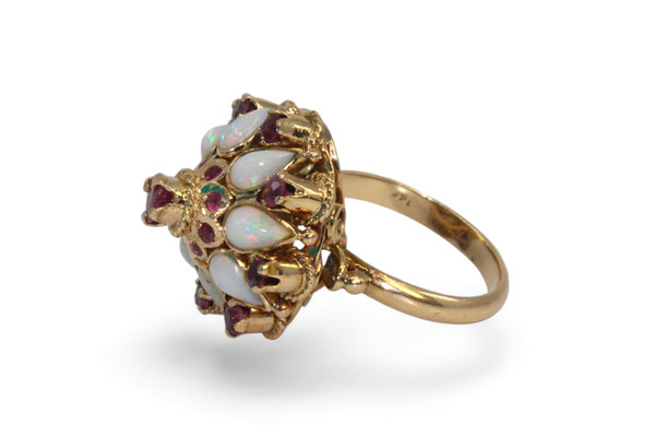 Ring mit Opalen und Diamanten