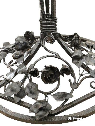 Battered iron floor lamp, Art Deco work around 1920