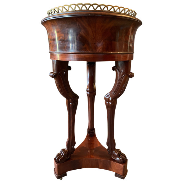 Bernard Molitor: Exceptional planter stamped in mahogany from the Consulate period.