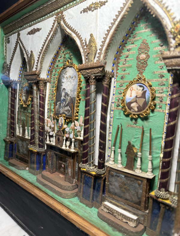 Large Reliquary In Three Chapels With 77 Relics - 19th Century