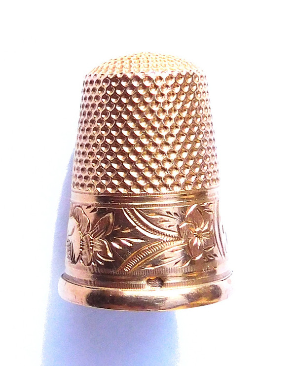 Small Sewing Thimble In 18 Carat Solid Gold For Little Girl Late 19th Century