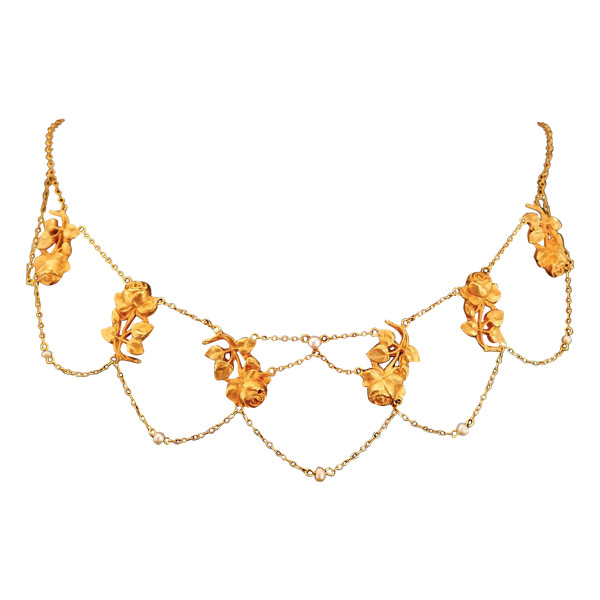 Collerette Motifs De Roses Et Ornée De Perles, Or Jaune 18 Carats.