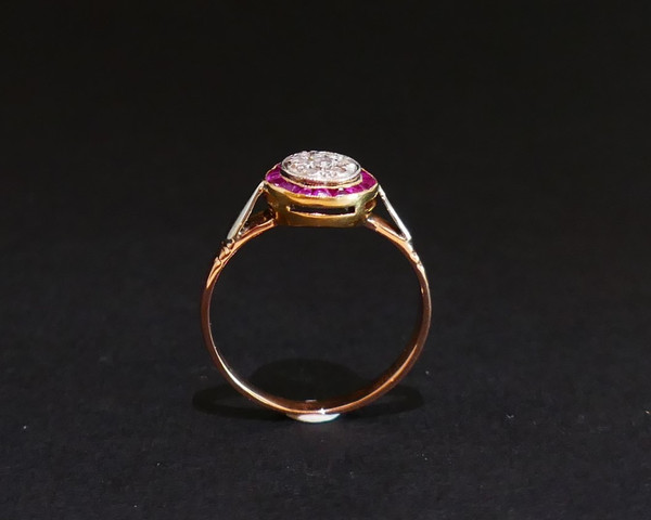 Bague Art Déco Diamants Et Rubis Calibrés, Or 18 Carats.