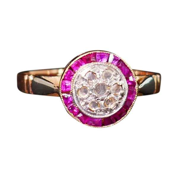 Bague Art Déco Diamants Et Rubis Calibrés, Or 18 Carats.