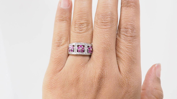 Anello a fascia in oro bianco, topazio rosa e diamanti