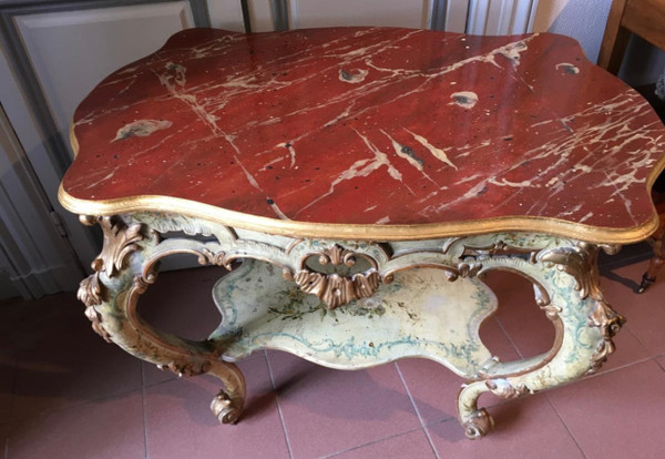 Tavolo centrale del periodo di Napoleone III con decoro in vernice Martin