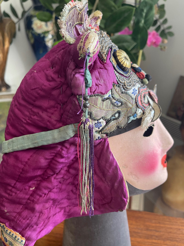 CAPPELLO DA BAMBINO CON TESTA DI TIGRE, Cina, fine XIX secolo.