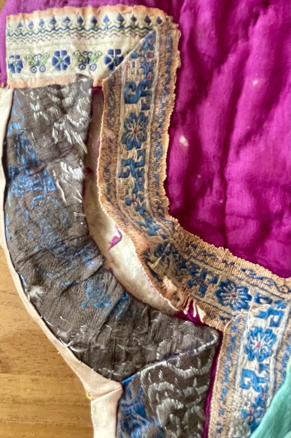 CAPPELLO DA BAMBINO CON TESTA DI TIGRE, Cina, fine XIX secolo.
