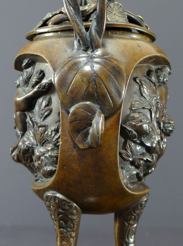 Vietnam, End of the 19th - Beginning of the 20th Century, Bronze incense burner decorated with Fo dogs.