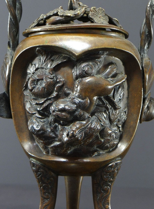 Vietnam, End of the 19th - Beginning of the 20th Century, Bronze incense burner decorated with Fo dogs.