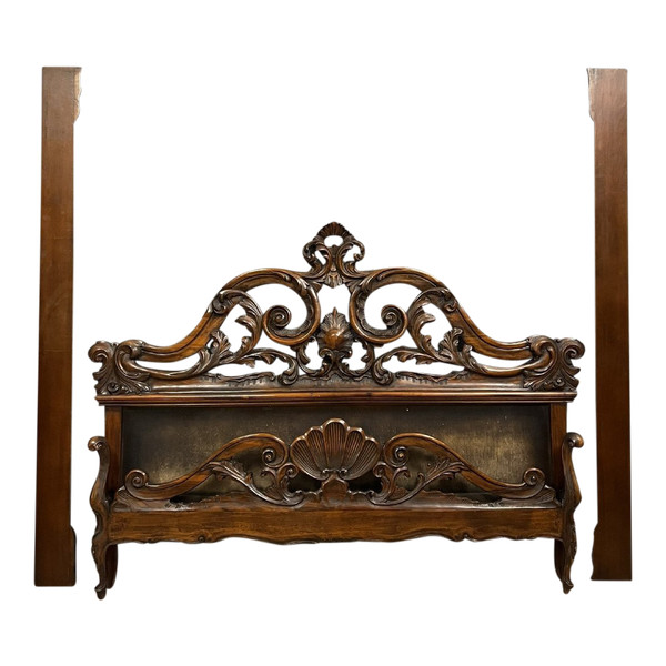 Louis XV Venetian style center bed in carved openwork wood circa 1900-1920