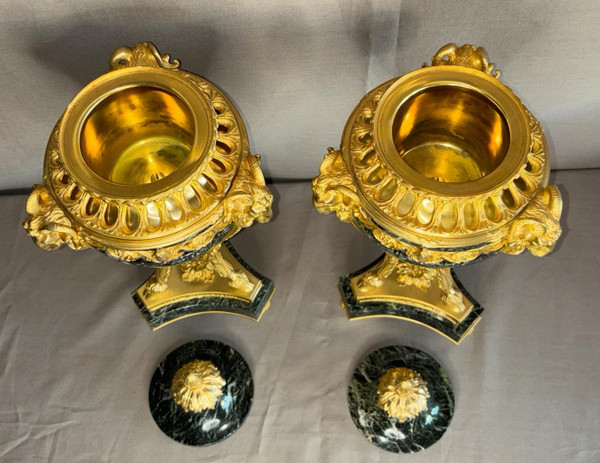 Coppia di Cassolettes stile Luigi XVI in bronzo dorato e marmo verde XIX secolo