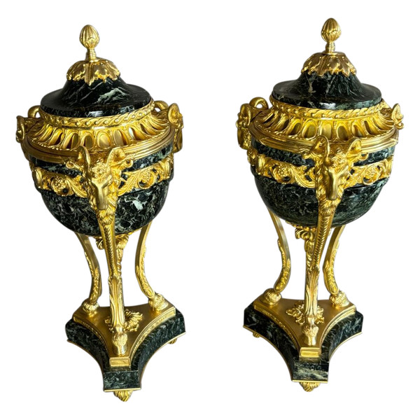 Coppia di Cassolettes stile Luigi XVI in bronzo dorato e marmo verde XIX secolo