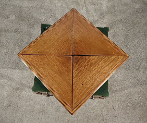 Table à Jeux dite Mouchoir en Acajou blond – 1930