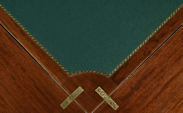Table à Jeux dite Mouchoir en Acajou blond – 1930
