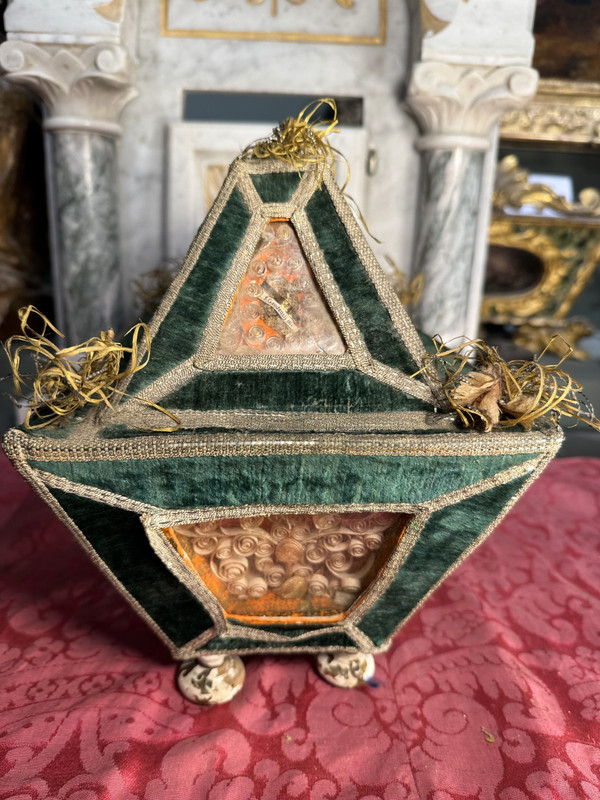 Rare Velvet Reliquary Hunting In Its Wooden Box - 18th Century