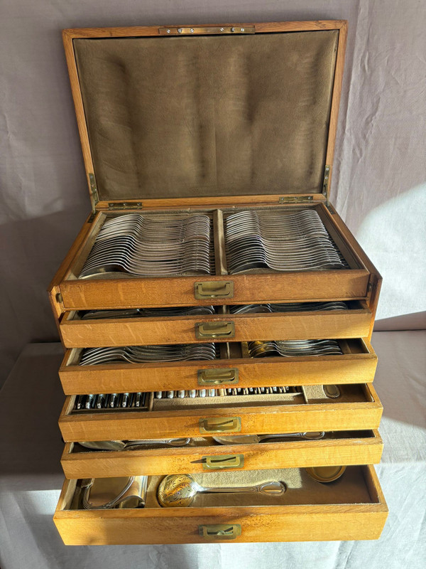 Importante Ménagère En Argent Massif 174 Pièces, style Louis XVI.