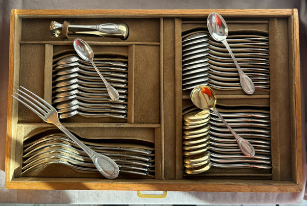 Importante Ménagère En Argent Massif 174 Pièces, style Louis XVI.