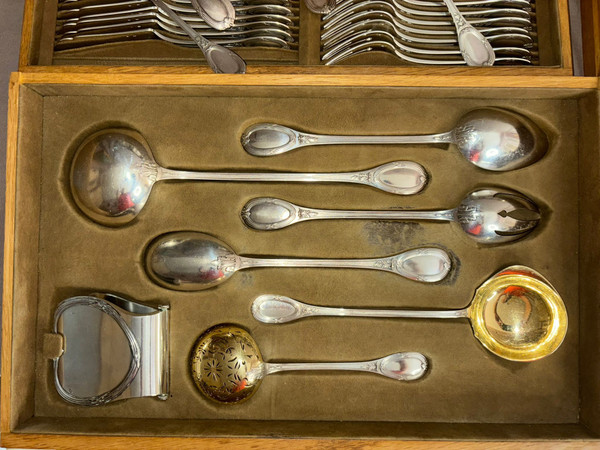 Importante Ménagère En Argent Massif 174 Pièces, style Louis XVI.