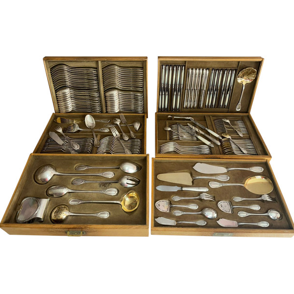 Importante Ménagère En Argent Massif 174 Pièces, style Louis XVI.