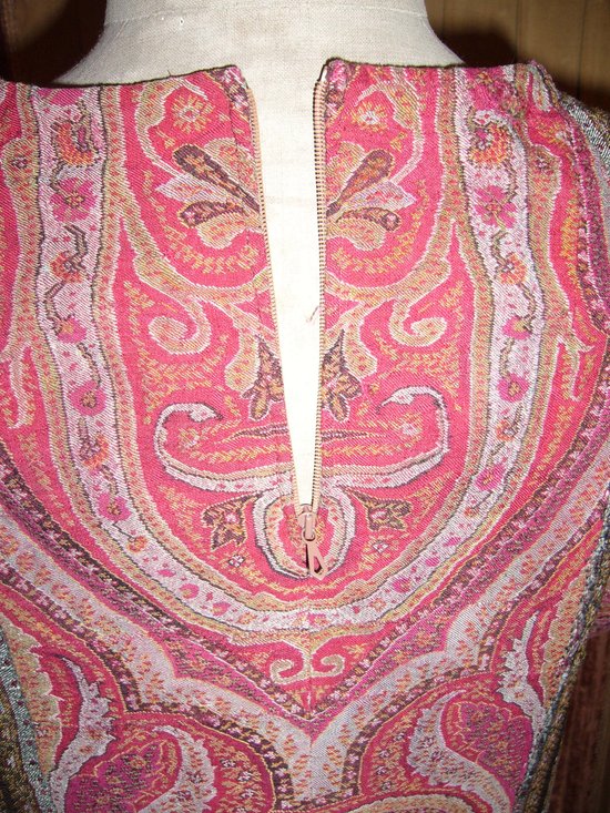 Corsage ancien taillé dans un cachemire  des Indes du XIXe siècle