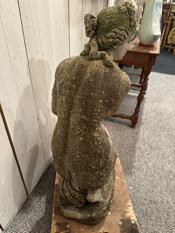 Statua in Marmo di Carrara Raffigurante Venere accovacciata, Firmata G. Rossi