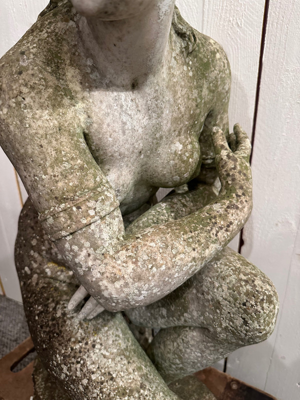 Statua in Marmo di Carrara Raffigurante Venere accovacciata, Firmata G. Rossi