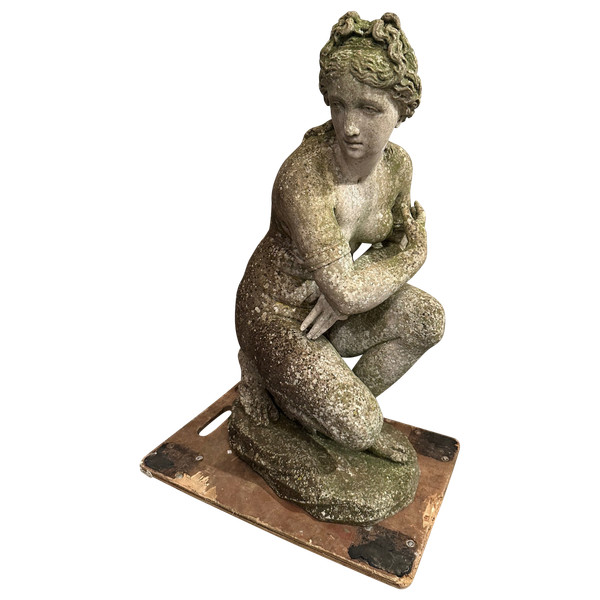 Statua in Marmo di Carrara Raffigurante Venere accovacciata, Firmata G. Rossi