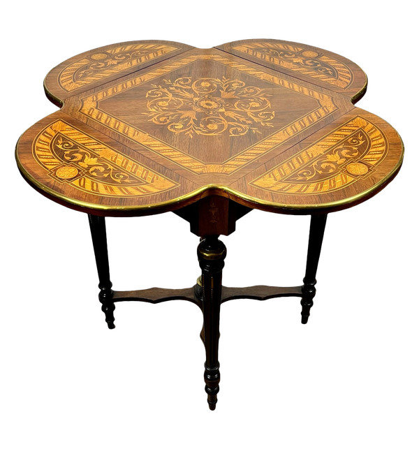 TABLE DE SALON CARRÉ A ABATTANTS DU XIXe EN MARQUETERIE DE STYLE LOUIS XVI