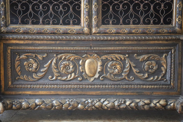 Large mesh cabinet, richly carved and gilded, baroque style, Italy 20th century