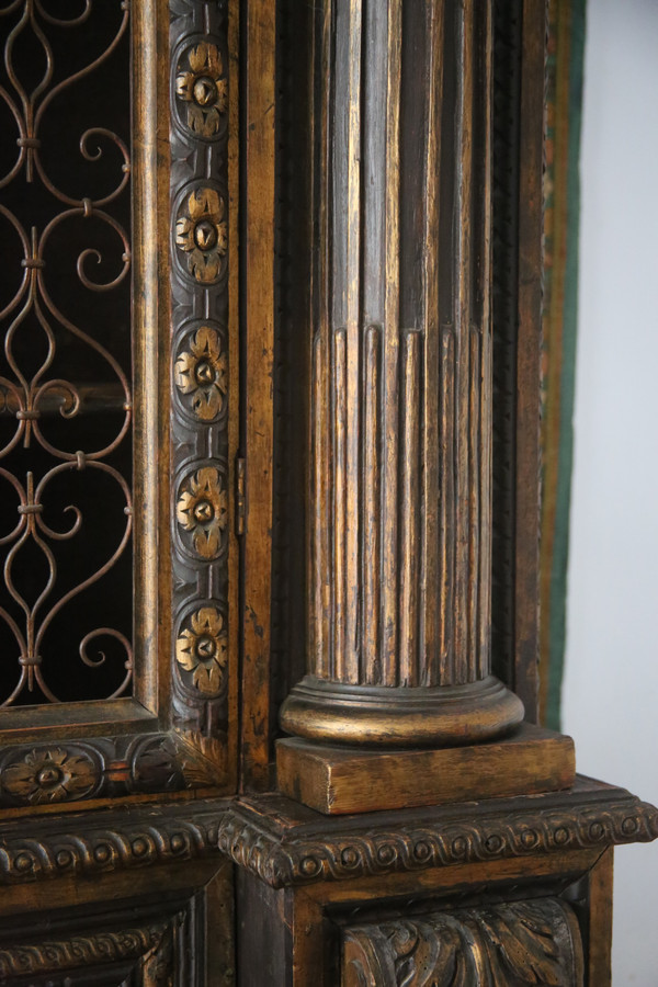 Large mesh cabinet, richly carved and gilded, baroque style, Italy 20th century