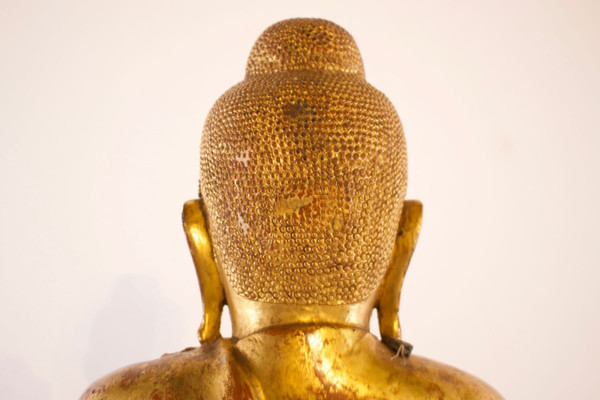 Großer stehender Buddha aus vergoldetem Holz, Myanmar