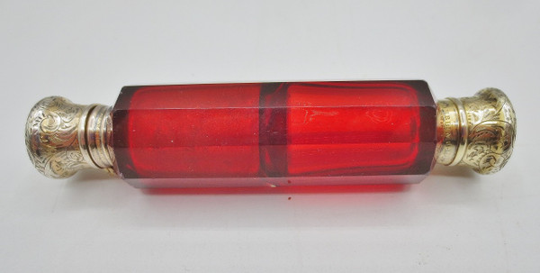 Bottiglia di profumo in cristallo e argento dorato, XIX secolo.