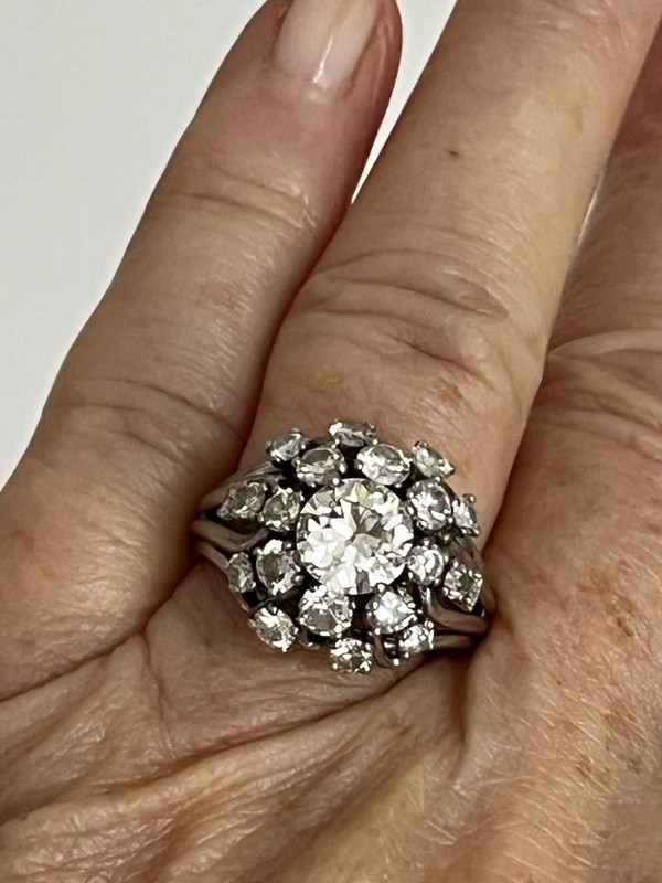5079- Anello a cupola con filo d'oro e diamanti in platino grigio (1,20 ct al centro)