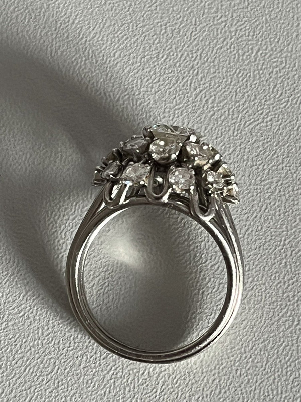 5079- Anello a cupola con filo d'oro e diamanti in platino grigio (1,20 ct al centro)