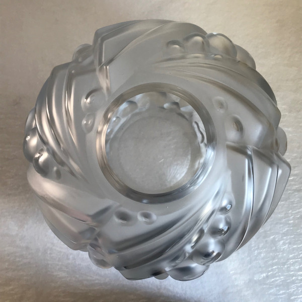 Vase en verre soufflé-moulé Art Déco signé Degué