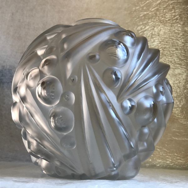 Vase en verre soufflé-moulé Art Déco signé Degué