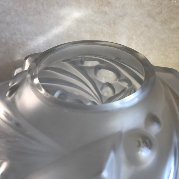 Vase en verre soufflé-moulé Art Déco signé Degué