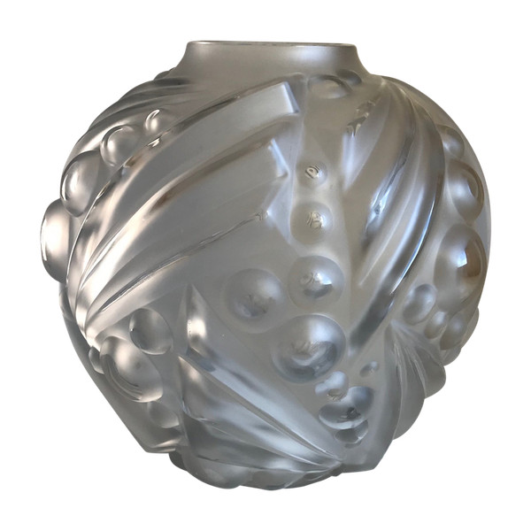 Vase en verre soufflé-moulé Art Déco signé Degué