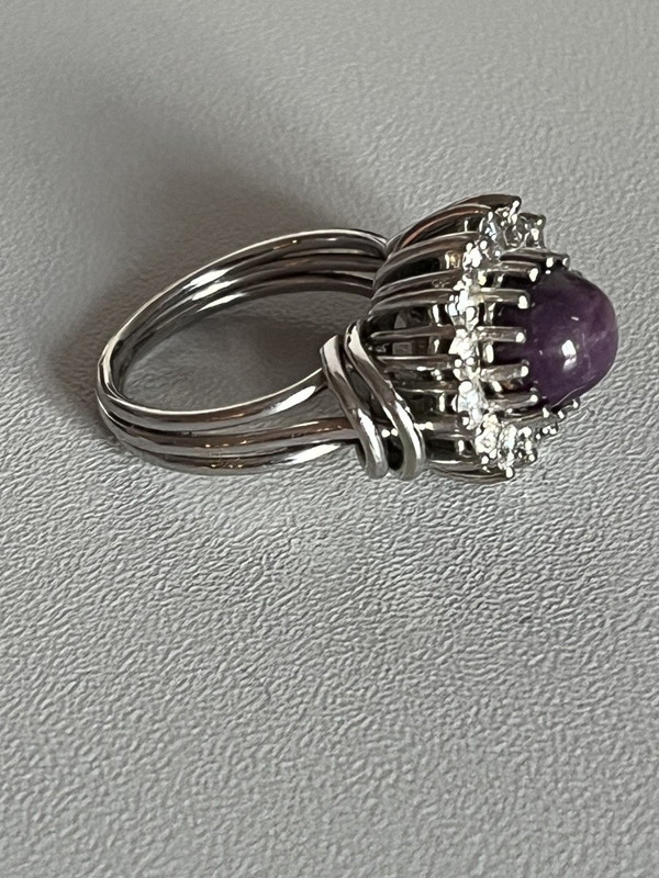 5167- Ring aus Graugold mit Sternrubin und Diamanten