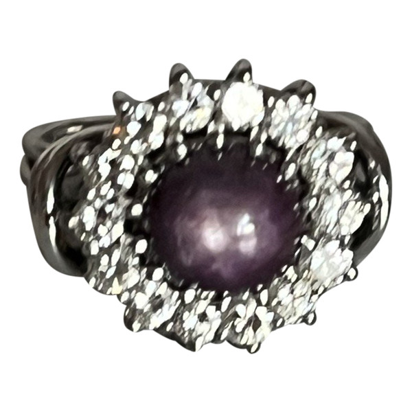 5167- Ring aus Graugold mit Sternrubin und Diamanten