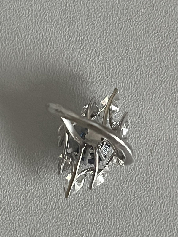 5234 – Navette-Ring aus Weißgold mit Saphir und Diamanten